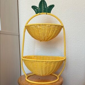 Pineapple woven basket